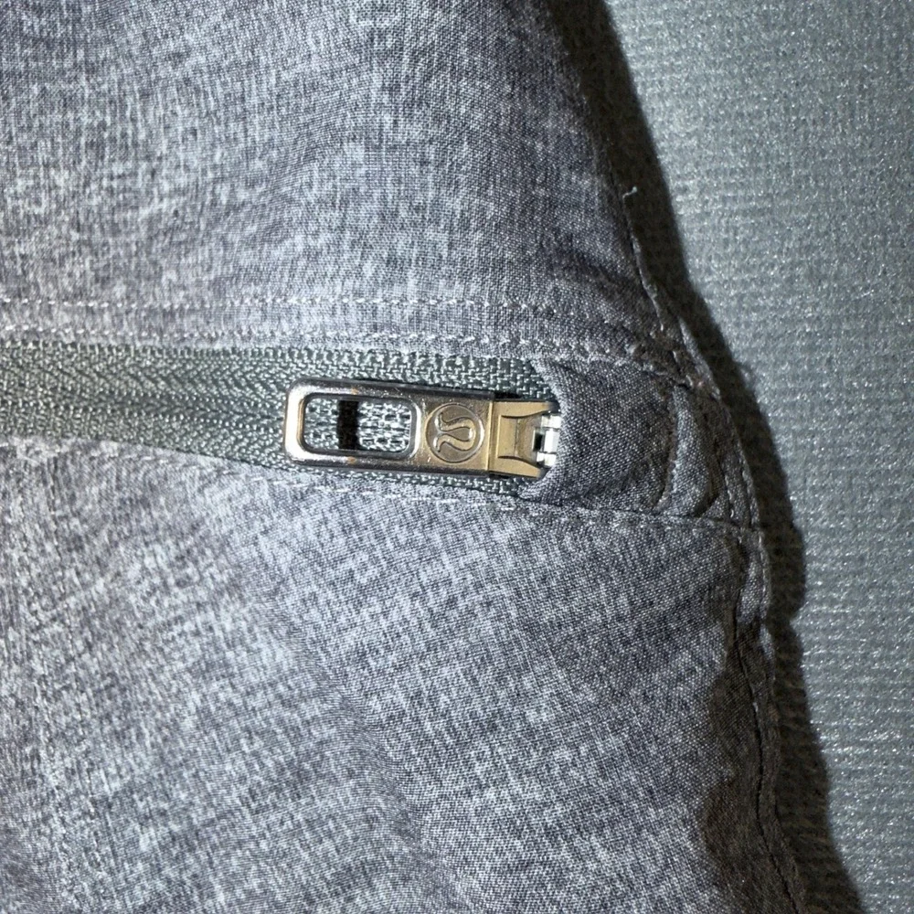 Lululemon Mens Heathered Grey Athletic Training Running Shorts Zipper Pocket l